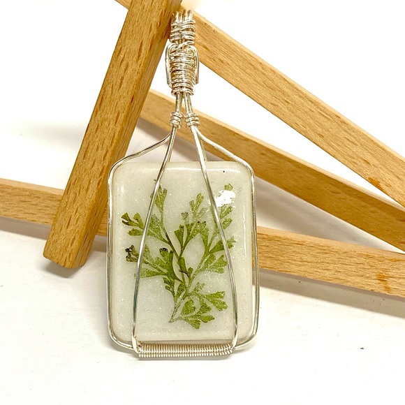 HANDMADE Wire Wrapped Resin Art Fern Cabochon Statement Pendant - Picture 3 of 10
